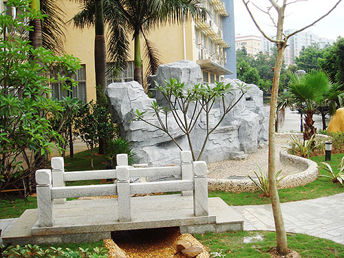 ����Сѧ��СϪ�ϵ�ʯ��